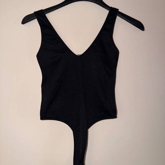Dynamic brand style#762 Black Sleeveless Bodysuit - Picture 2 of 2
